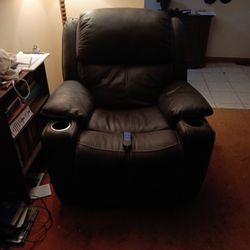 Power Recliner, Almost NEW, Brown Leather