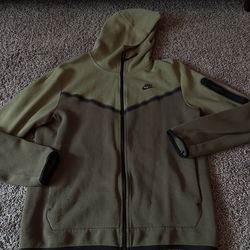 Men’s Green Nike-Tech