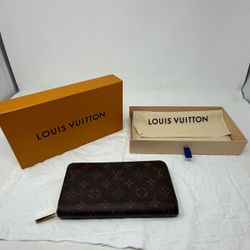 Authentic Louis Vuitton Zippy wallet