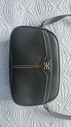 Classy Black crossbody camera bag with contrast stitching