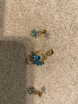 Blue and gold pendant and earring set