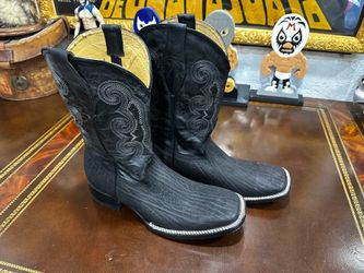 Boots size 30 Mex./12 US. Bull Neck Leather