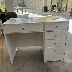 Vanity desk (no mirror)