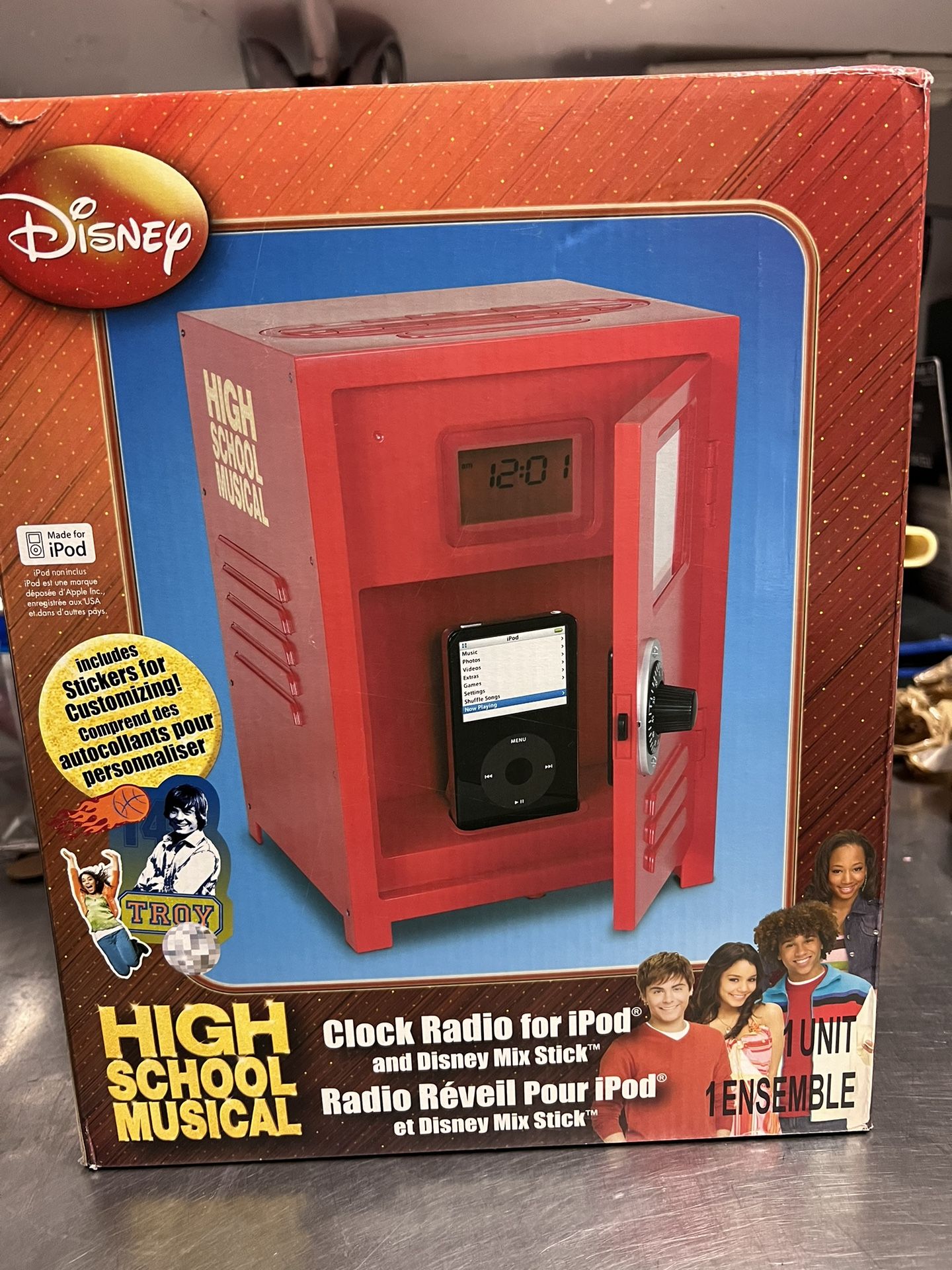 DISNEY HIGH SCHOOL MUSICAL AM/FM ALARM CLOCK RADIO w IPOD MP3 DOCK LCD DISPLAY