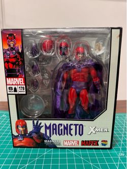 Mafex Hush Superman and Mafex Magneto