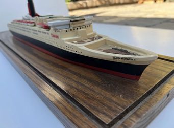 REDUCED - Vintage 24" Cunard QE2 Queen Elizabeth 2 Ocean Liner Travel Agency Model Ship