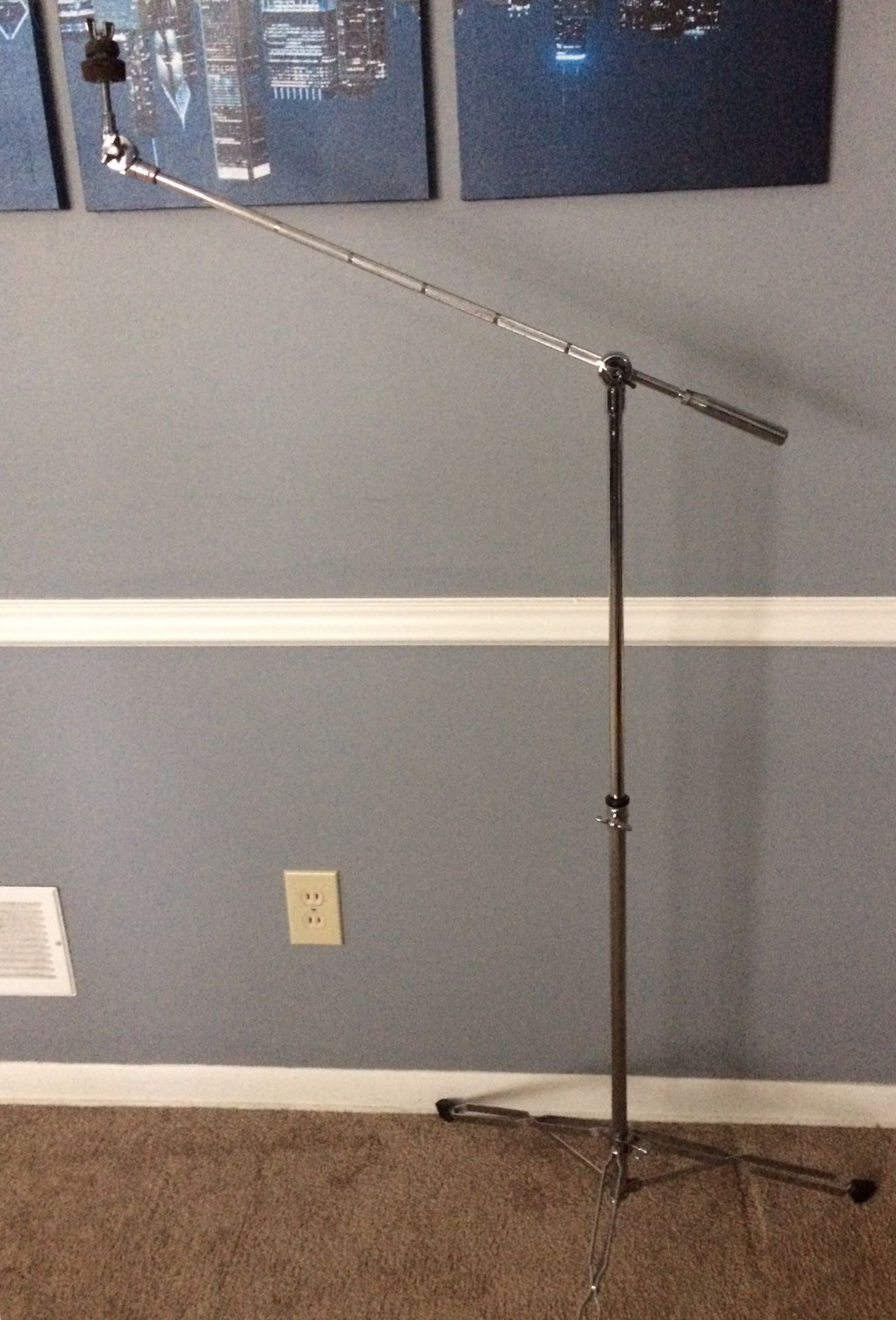 Heavy—duty cymbal stand, great condition.