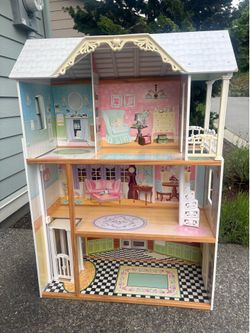 Doll House with Accessories