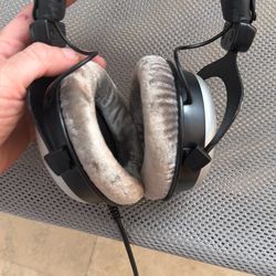 Beyerdynamic DT 880 Pro Studio Headphones – Great Sound – Need Gone Today
