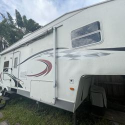 2006 Dutchmen RV - Queen Bed, Title in Hand!