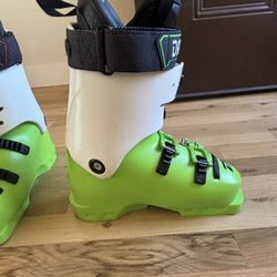 Women’s Green Dalbello Ski Boot Size 4.5