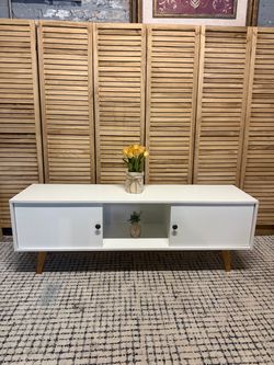 Modern Style TV Stand
