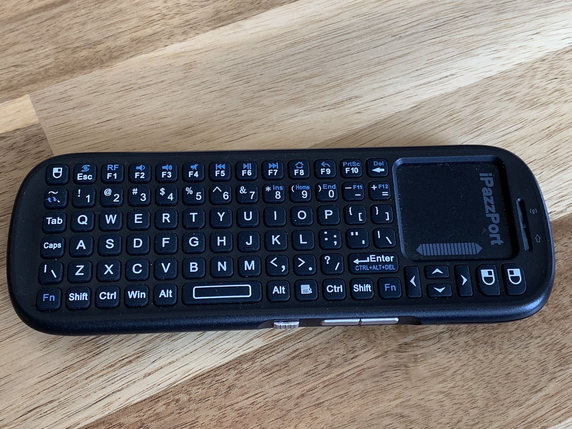 iPazzport Mini Handheld Keyboard