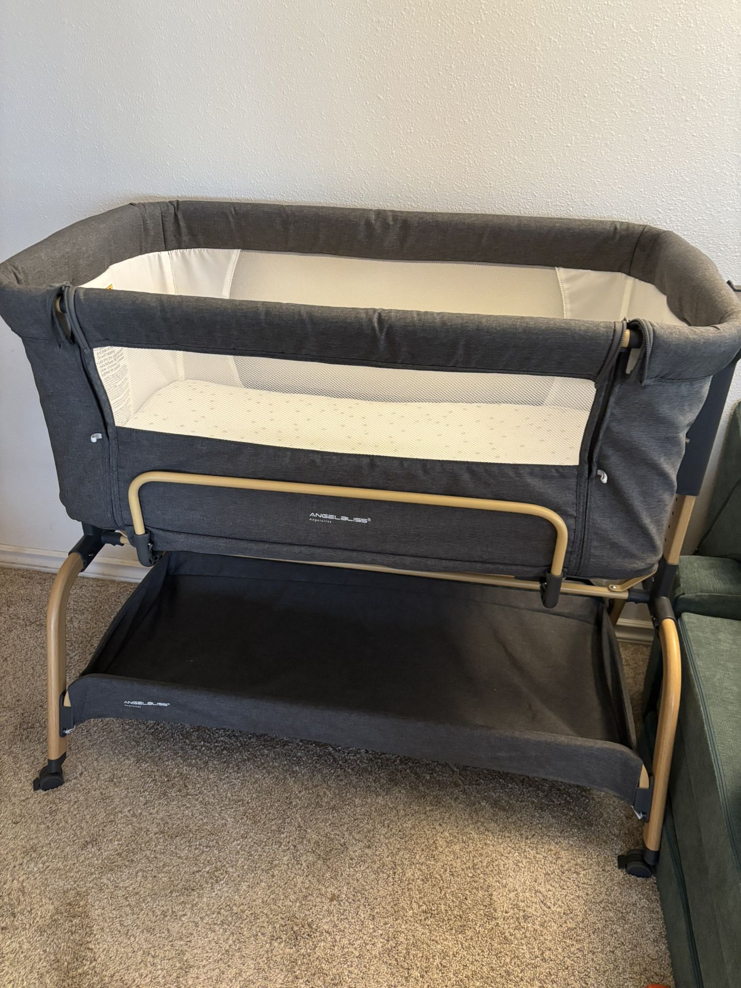 Angelbliss Rocking Bassinet And Sheets
