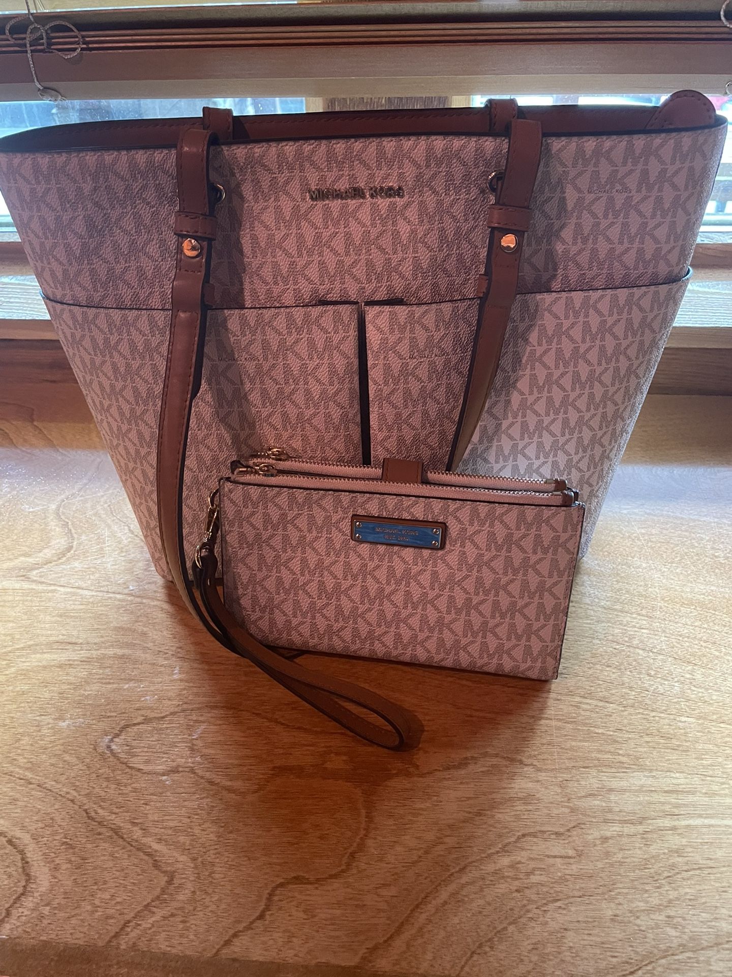 Almost New Micheal Korrs Purse and Matching Wallet
