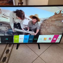 65" LG 4k Smart WebOs. Beautiful tv with all Apps, Netflix Amazon YouTube Disney Channel. With Remote Control 
