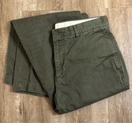 👖 GAP Khakis Relaxed Fit Pants / Casual Slacks, Size: 35 W, 32 L (new)