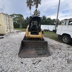 2014 CATERPiLLAR 257D skid Steer
