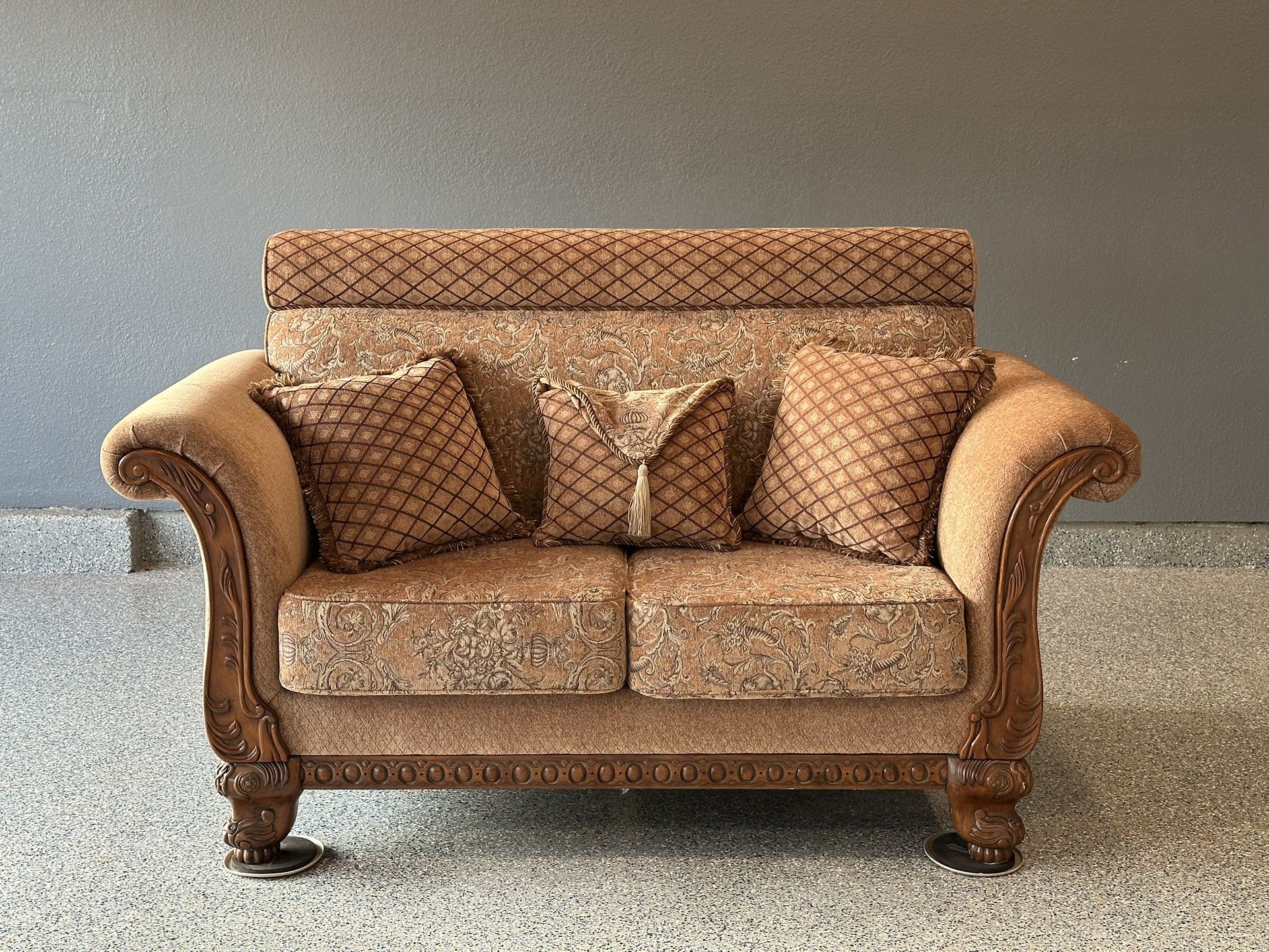 Cabriole/European Style Loveseat (2/3 Set)