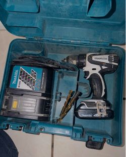 Makita 18V Cordless Drill with DC18RC Charger, Battery, and Case
