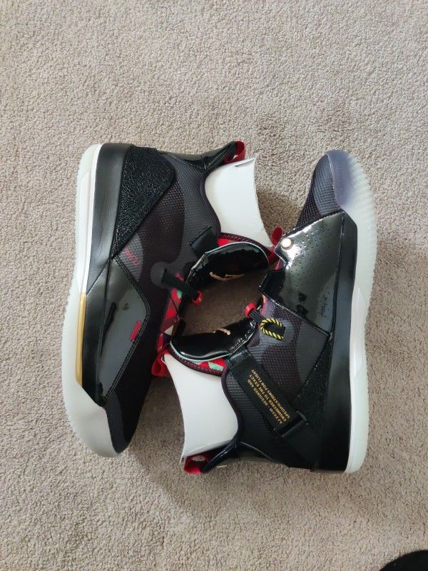 Air Jordan 33 "Cny" Size 7 Men/13 Men