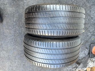 Set of 2 nice Runflat Michelin latitude 275/40/20 ( We install & balance)
