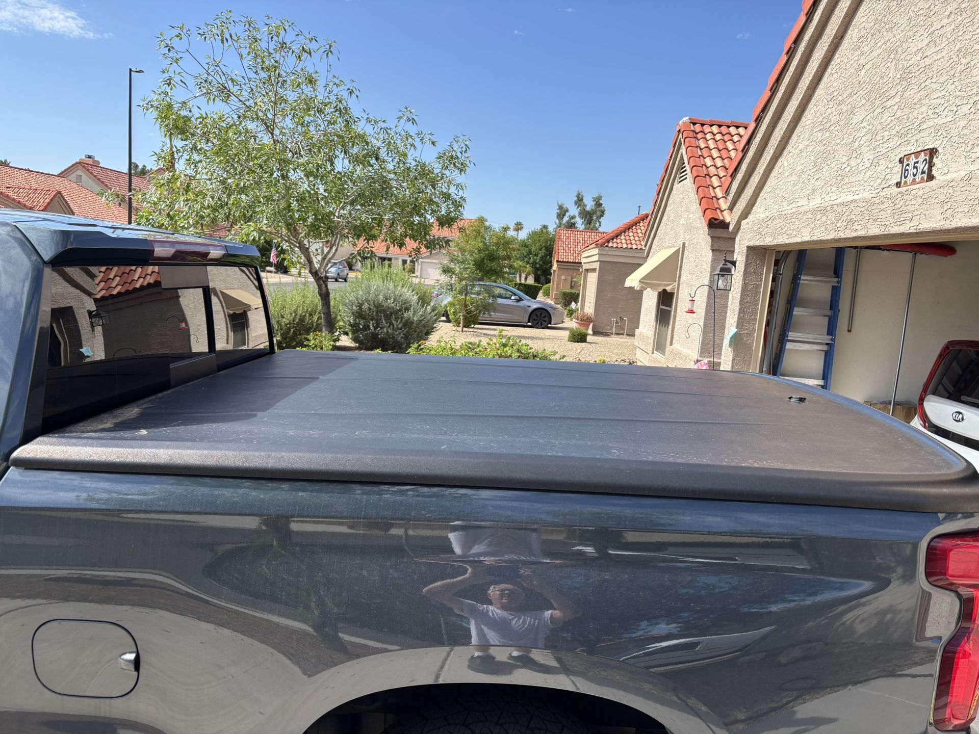 Chevrolet Undercover Hard Tonneau Cover Hinged For 79inch Bed
