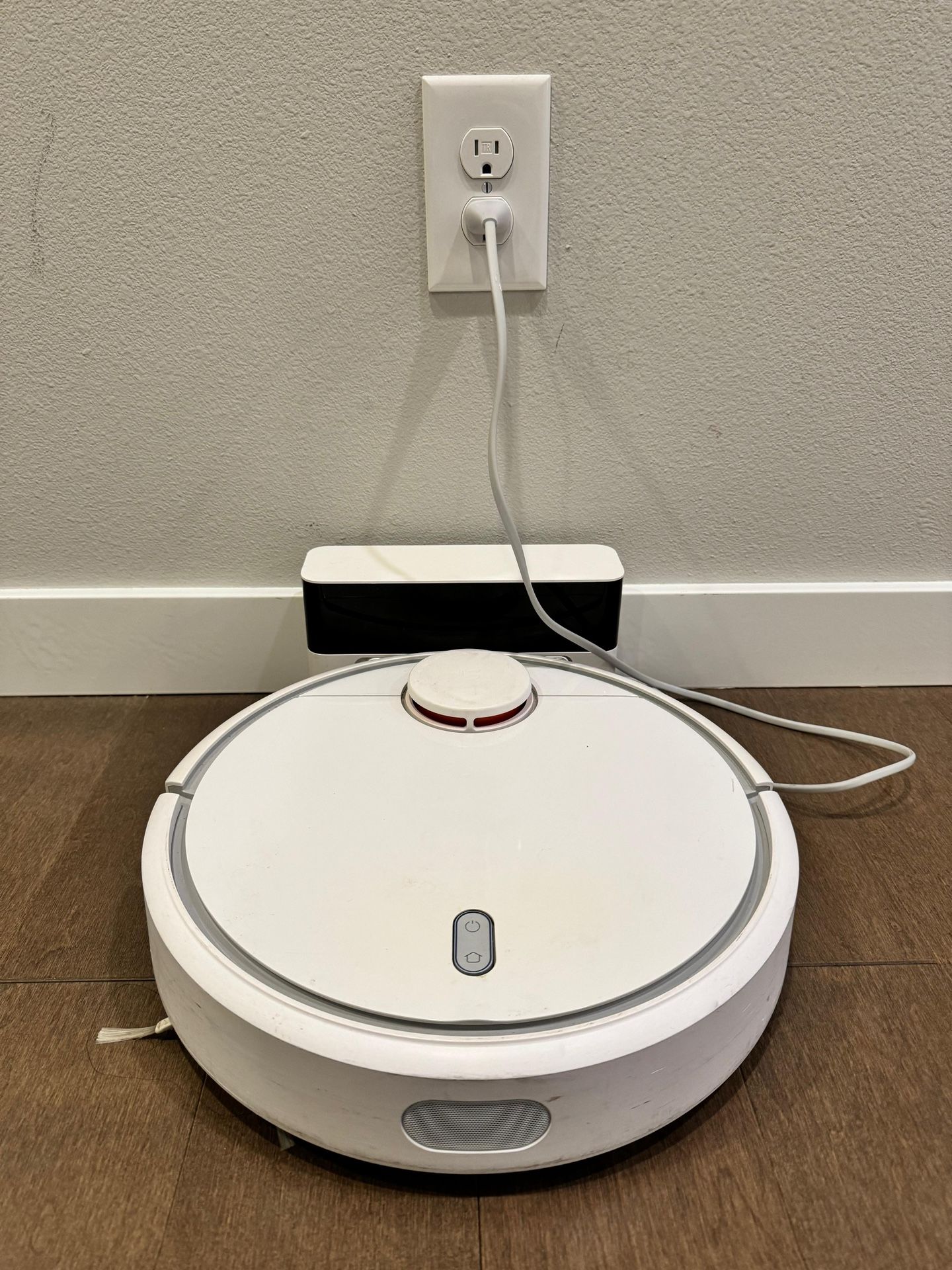 Xiaomi Mi Robot Vacuum – Great Condition!