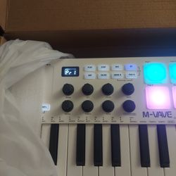 M- VAVE MIDI KEYBOARD,  WITH PROFESSIONAL LIVE SOUND CARD AND MINI MICROPHONE 