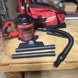 Milwaukee Compact 18 V Vacuum Model 0882–20