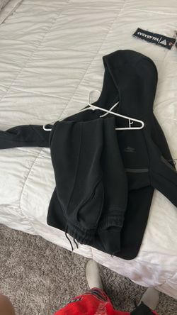 Black nike tech
