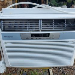 Frigidaire 12000 BTU AC Unit