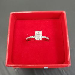 Womens Diamond Ring 2.1g Silver 