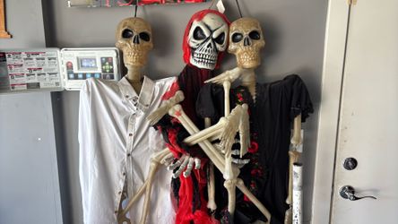 Life‑Size Skeleton Pair – Posable & Dressed (Great for Halloween / Día de los Muertos)