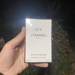 Chanel number five Eau DE Perfume