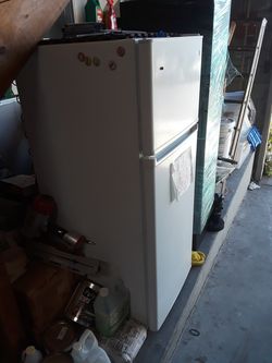 Mid size refrigerator