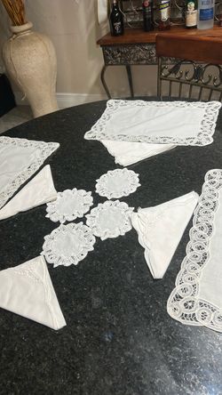 3 rectangles, 4 napkins and 4 coasters