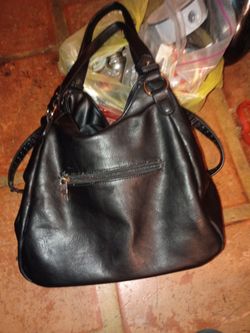 A woman leather purse black