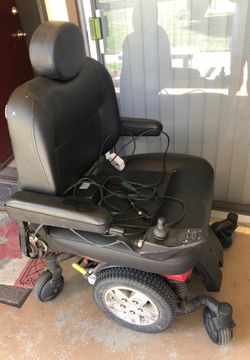 Zazzy 600 series electric chair capacity holds 450 pounds