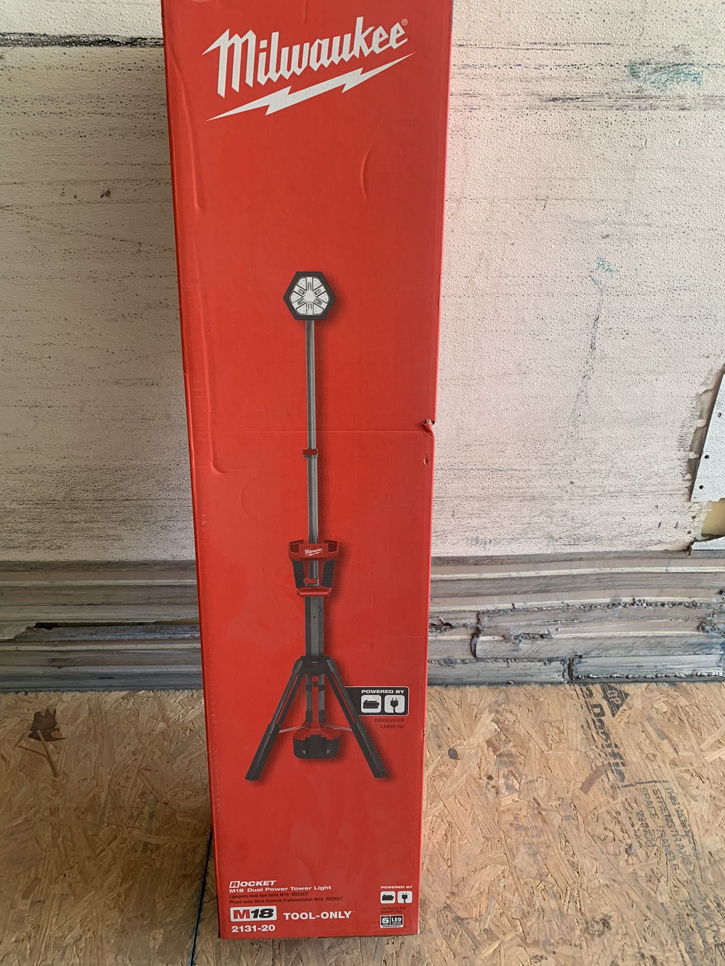 Brand New MILWAUKEE TOWER LIGHT