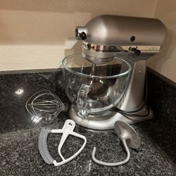 Kitchen Aid Tilt Stand 5 Qt Mixer With Attachments