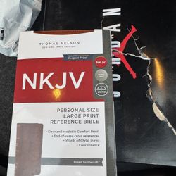 NKJV, End-of-Verse Reference Bible, Personal Size Large Print, Leathersoft, Brown, Red Letter, Comfort Print: Holy Bible, New King James Version