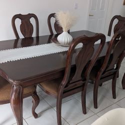 Solid Wood Dining Table with 6 Chairs – Excellent Condition