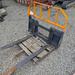 42" 3000lb Skid Steer or Tractor Pallet Forks
