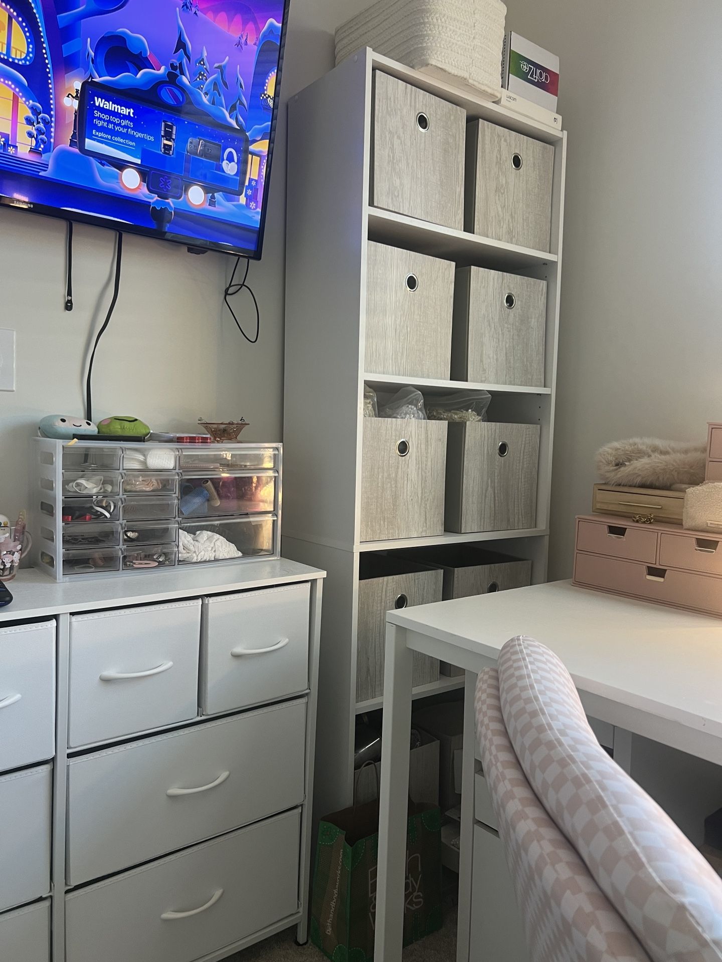White Dressers/shelves For Sale