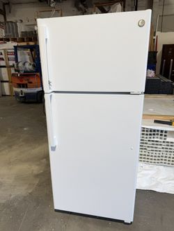 Moving Sell Refrigerator Must Go By Saturday Used 4 Months 