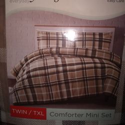 Twin Comforter Set