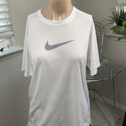 Men's Nike Dri-Fit White short sleeved top size Large
