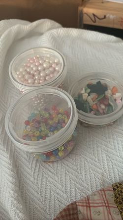Pearl Beads, Shell Beads, Crystal Beads With Containers