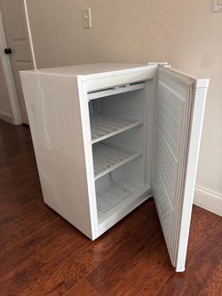 Upright Compact Freezer Galanz 3.1 Cu Ft